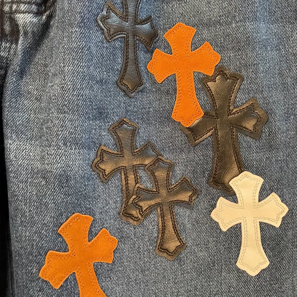 Chrome Hearts Fleur Knee Cross Patch Jeans细节1