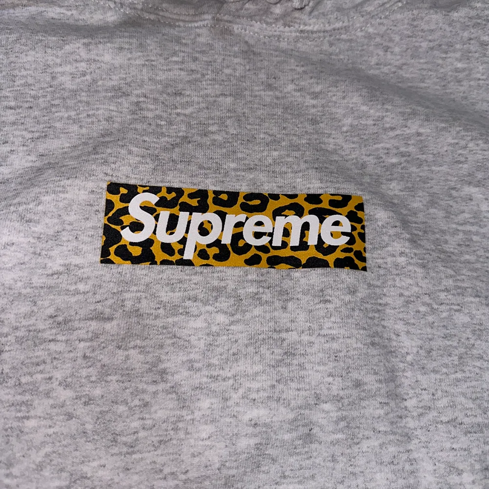 Supreme Shanghai Box Logo Hoodie Heather Grey细节2