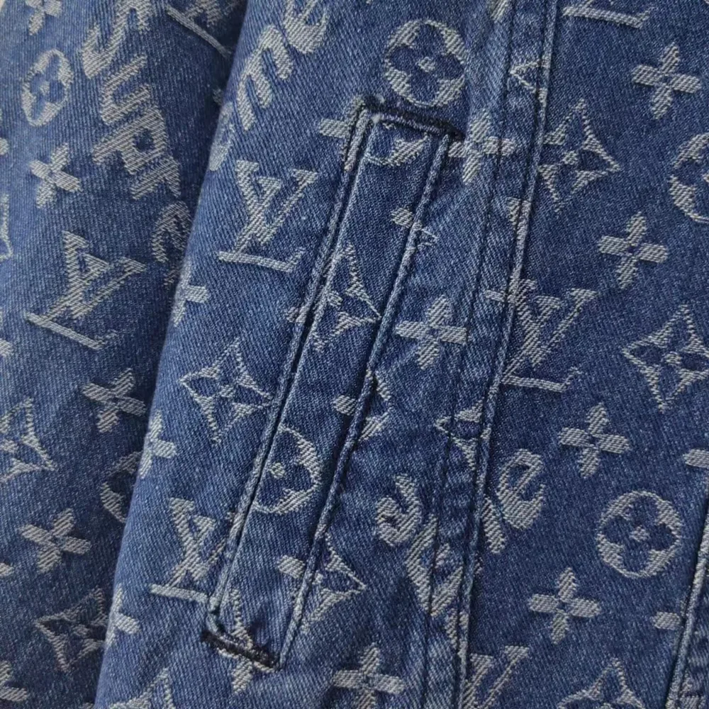 Supreme x Lv Jacquard Denim Trucker Jacket细节1