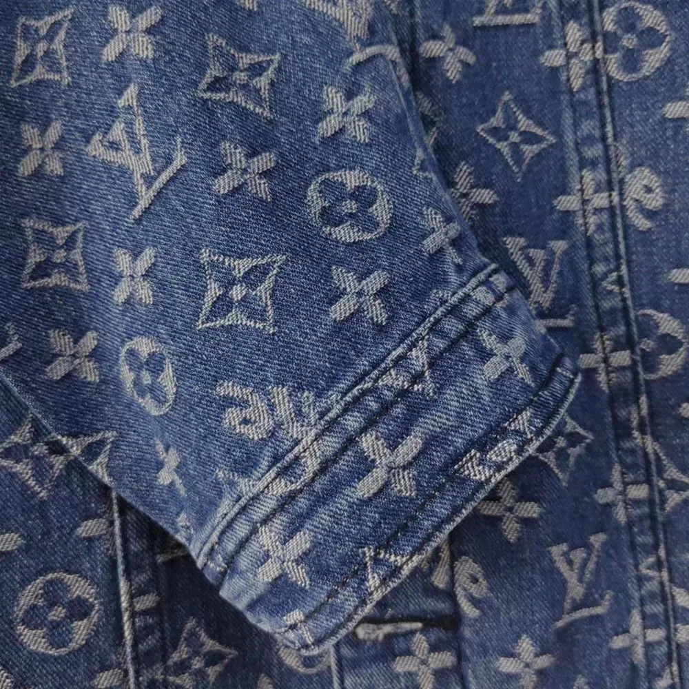 Supreme x Lv Jacquard Denim Trucker Jacket细节2
