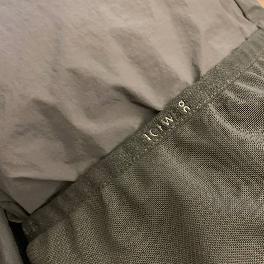 Loewe x on Puffer jacket in technical shell细节1